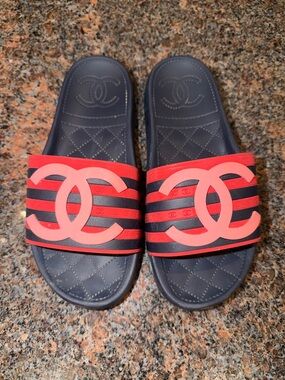 CHANEL Navy and Red Kids Logo Slide Sandals